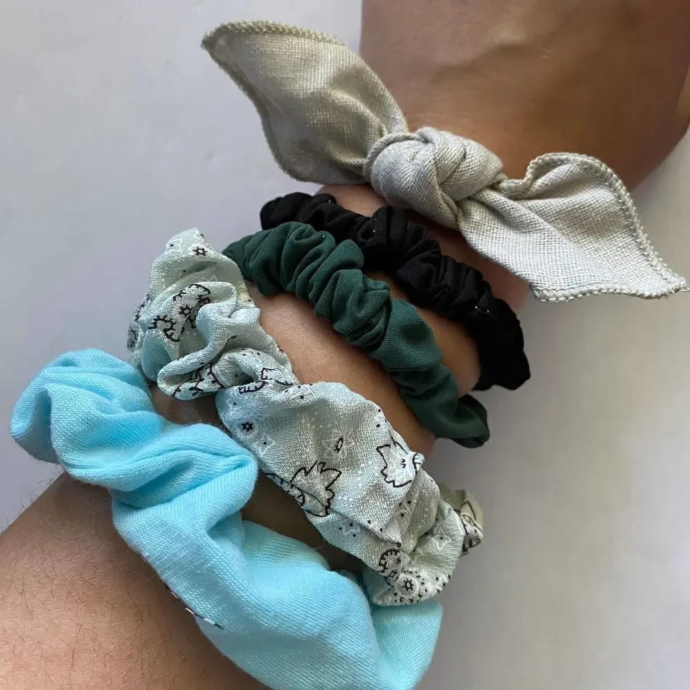 𝅺Set of 5 Scrunchies - Aqua Mint Bandana