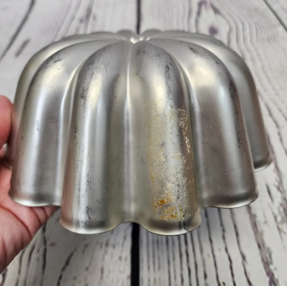Mirro vintage mold