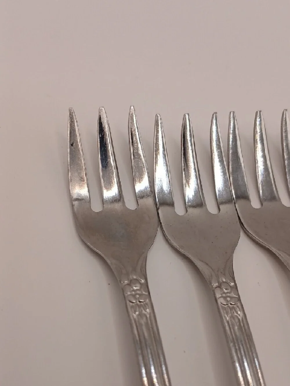 Wm Rogers Oneida Fenway Deluxe Stainless Cocktail Forks Set of 4