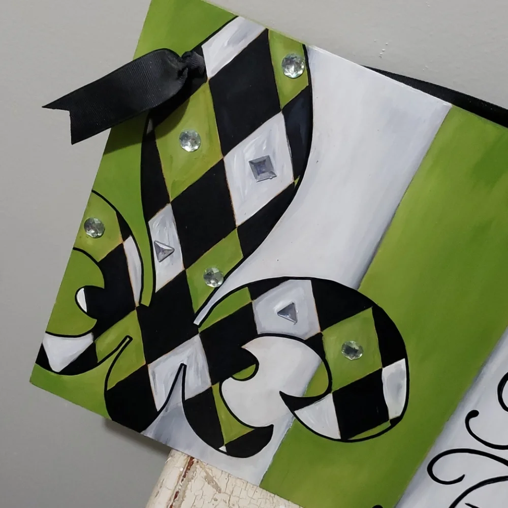 N/A green white