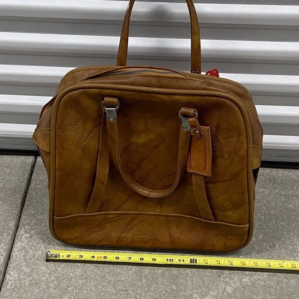 American Tourister travel style
