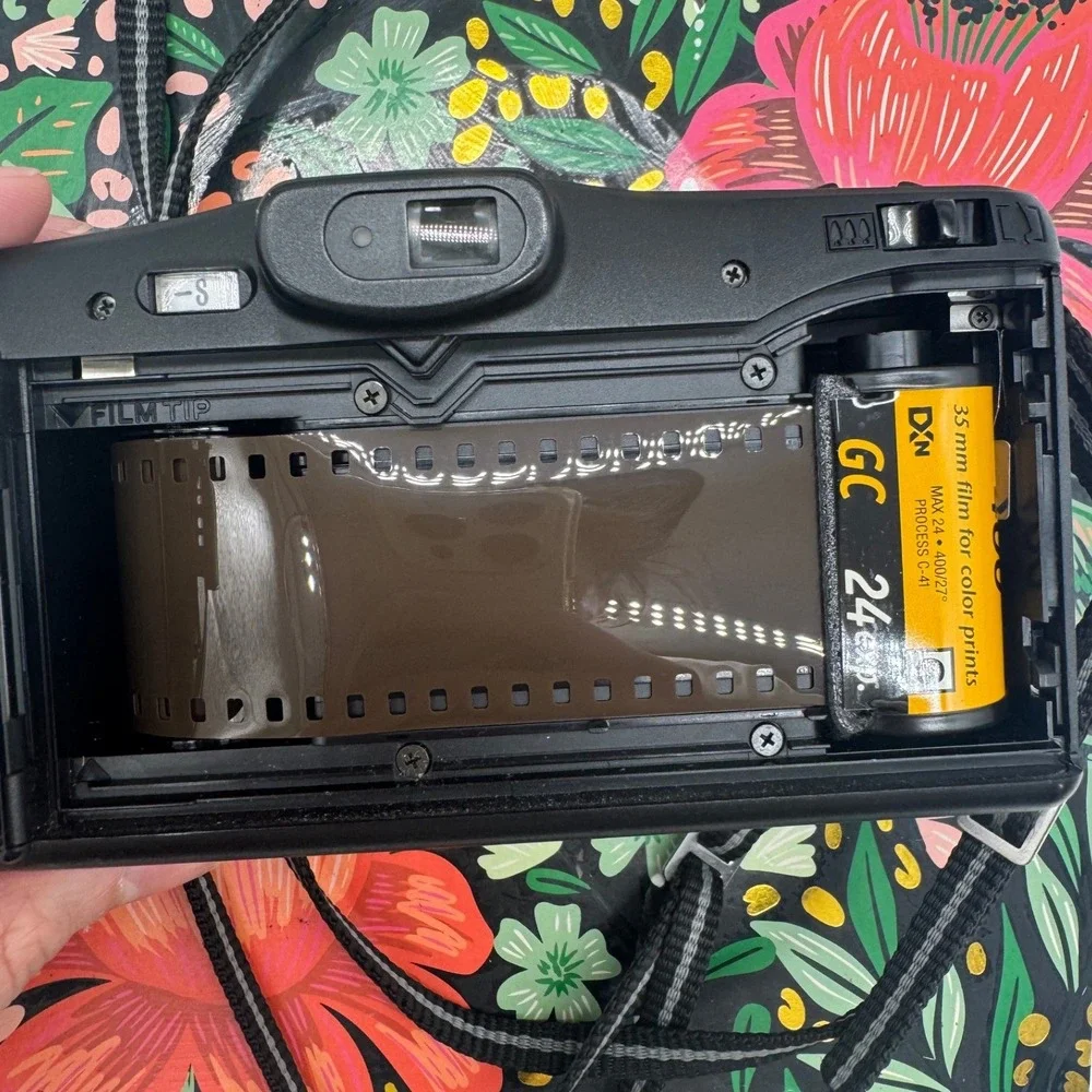 Chinon Auto 6001 35mm Film Camera 38-90mm Zoom AF Multi Point and Shoot Black