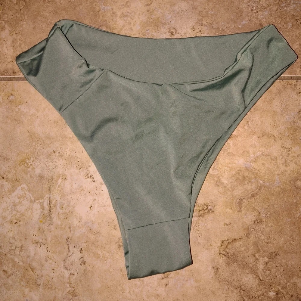 SKIMS stylish green
