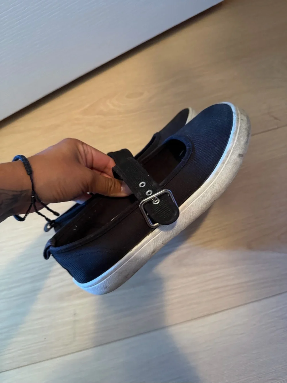 art class simple black