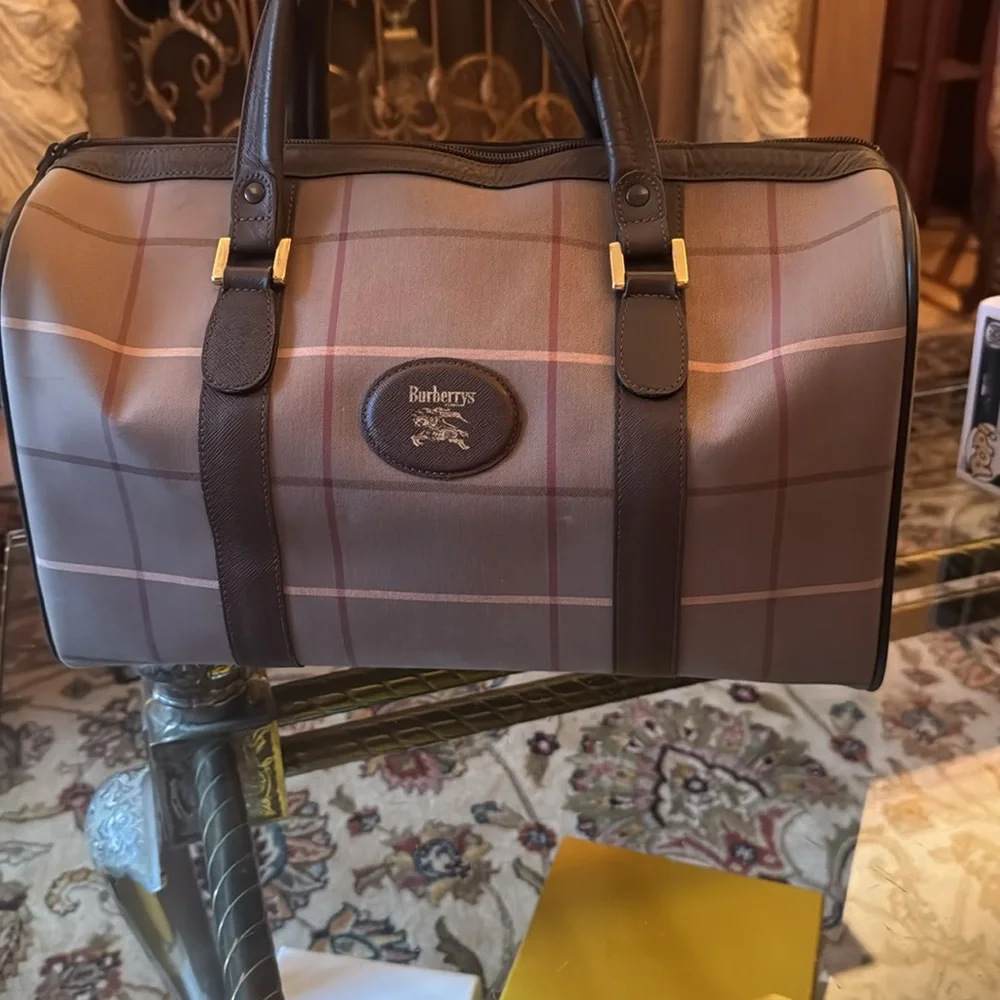 Burberry elegant duffel