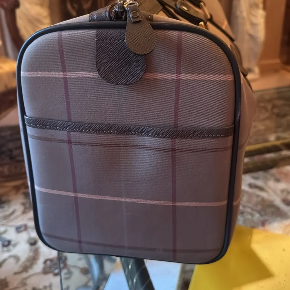 Burberry elegant duffel