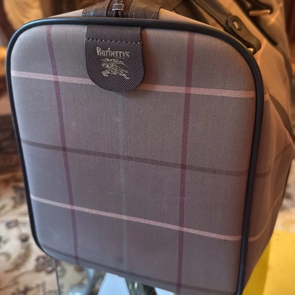 Burberry elegant duffel