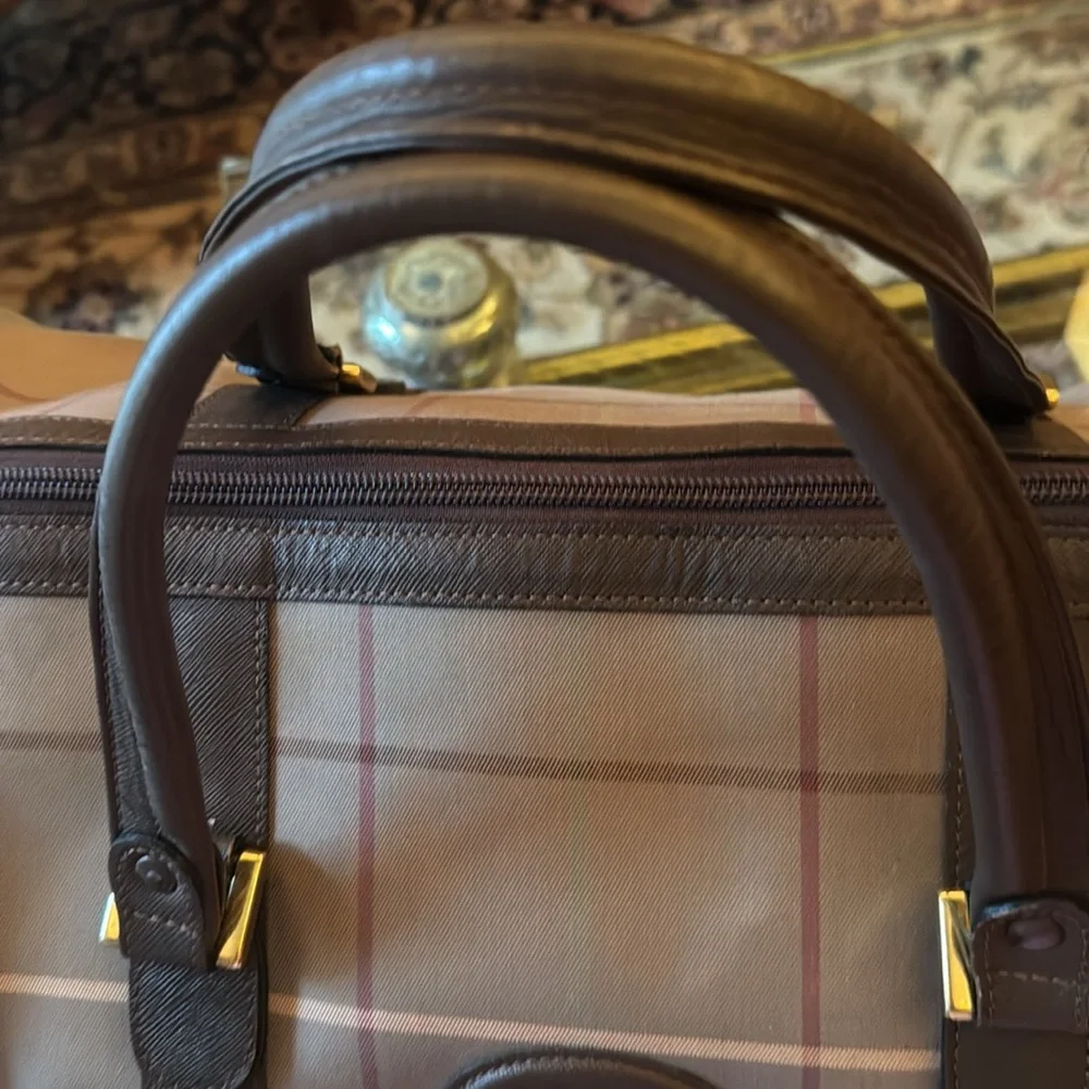 Burberry elegant duffel