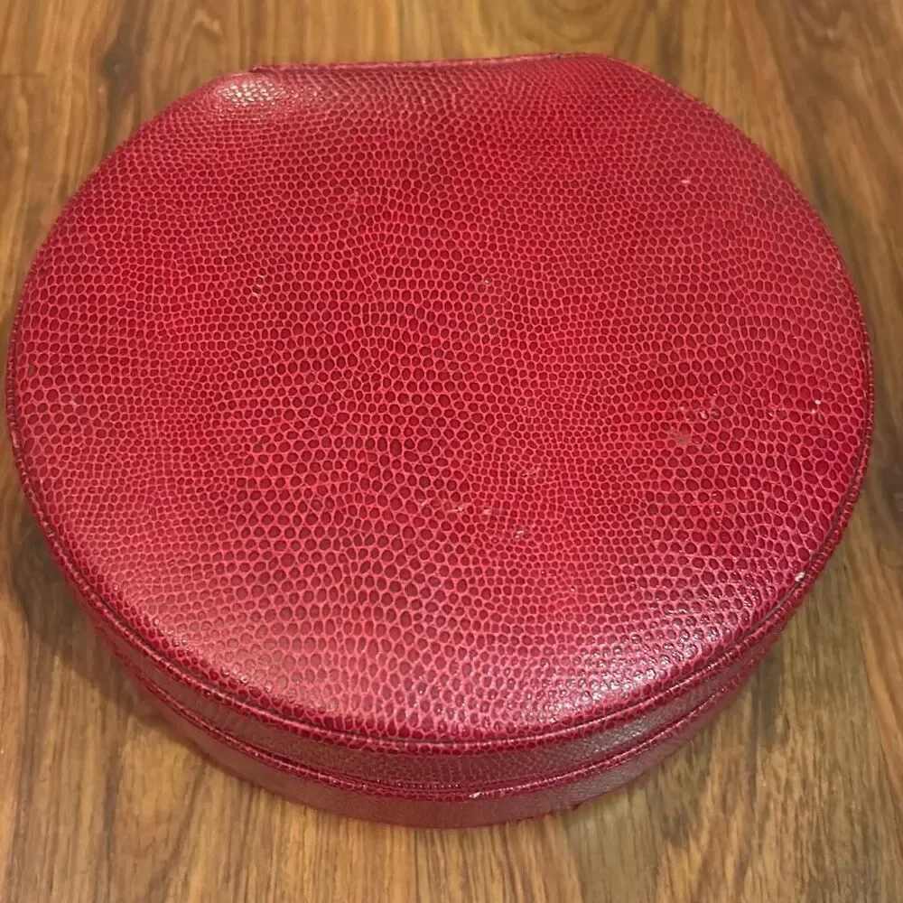Wolf designs red leather jewelry holder case traveling round vintage