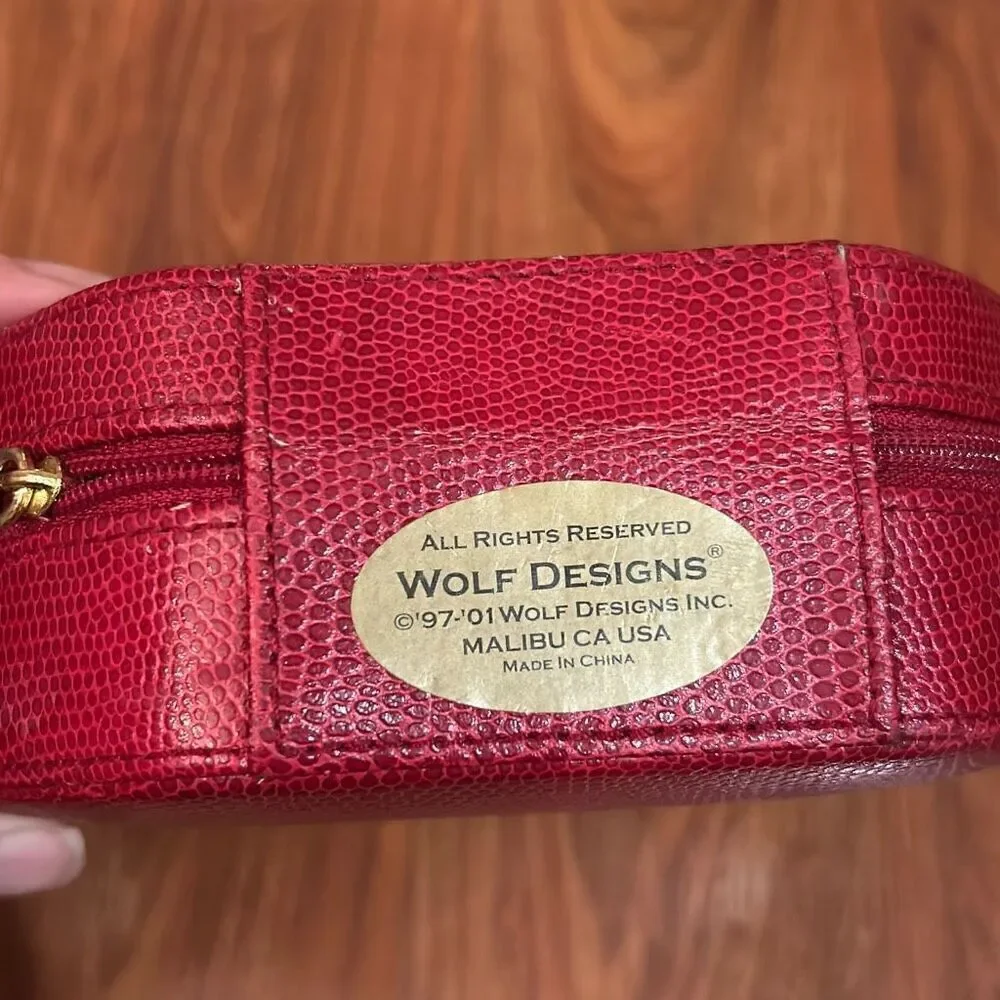 WOLF designs red