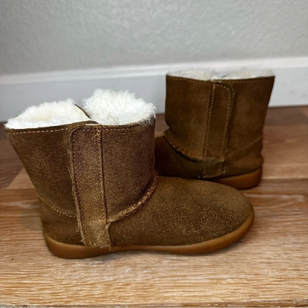 UGG size color