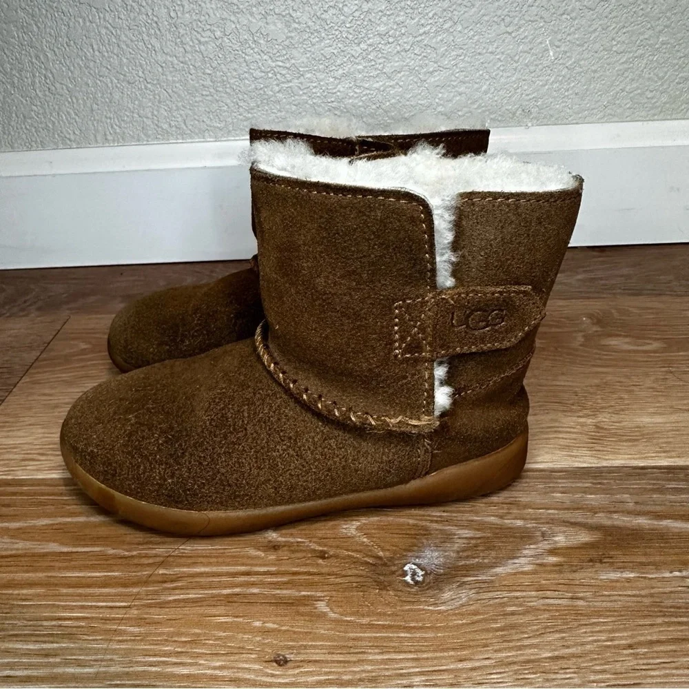 UGG size color