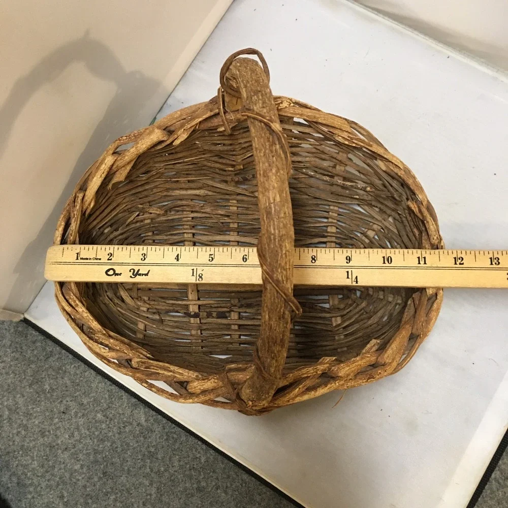 Unbranded handcrafted grapevine