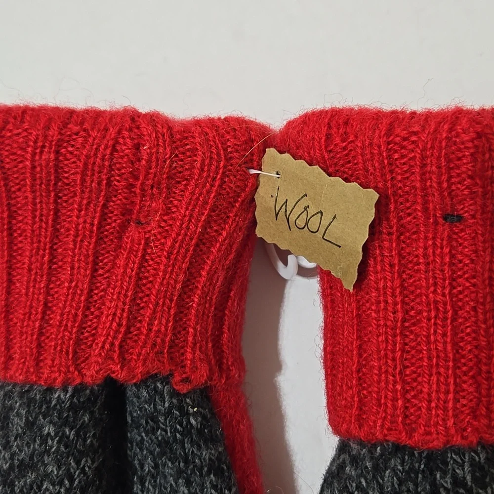 N/A wool mittens