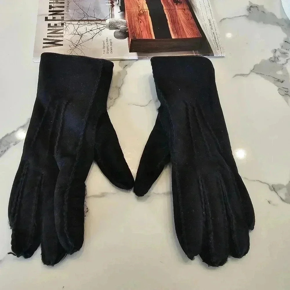 Leather winter vintage black gloves