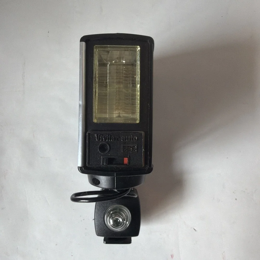 VTG Vivitar Auto 252 Flash With Case SLR Camera 35mm Tested rb12-tested