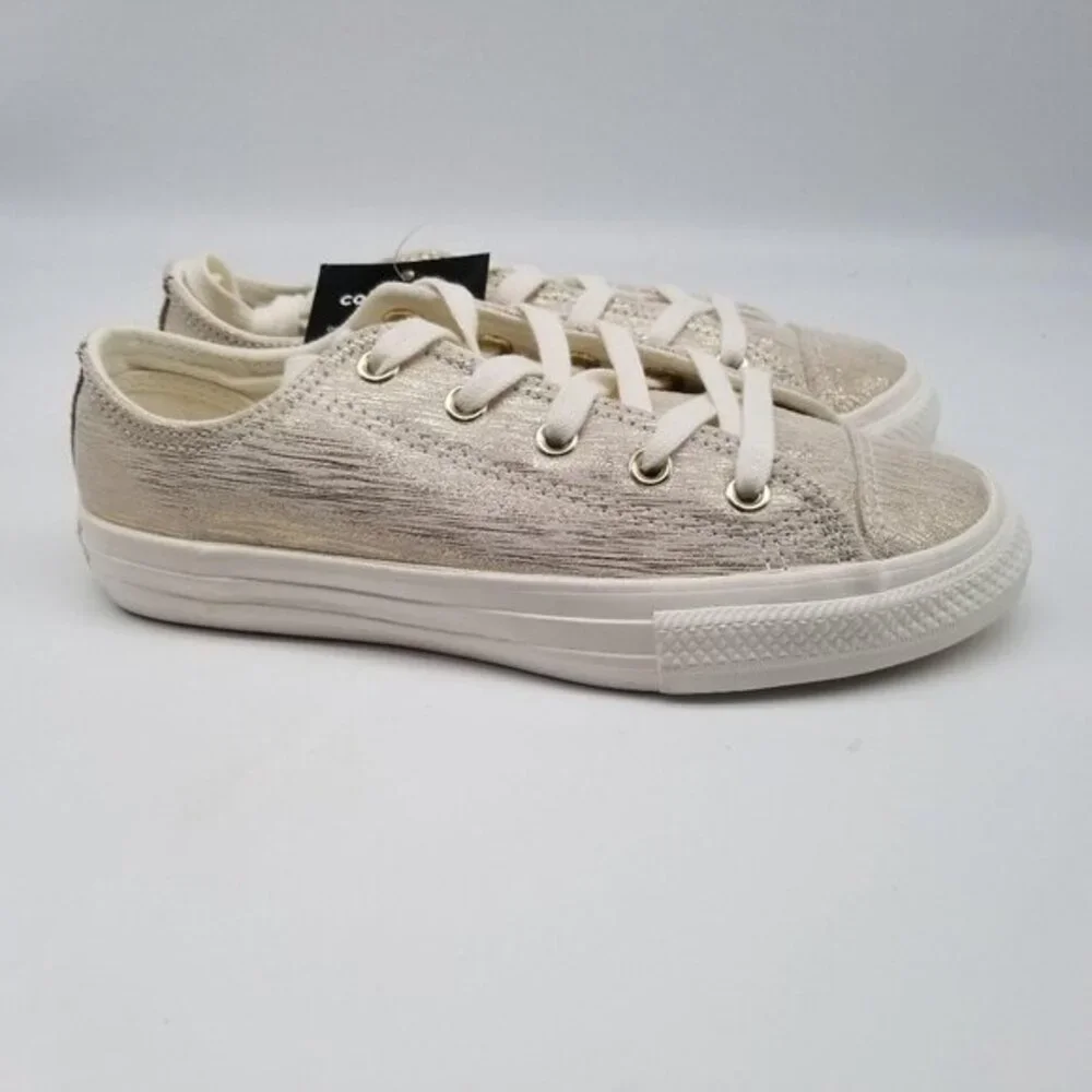 Converse stylish pair