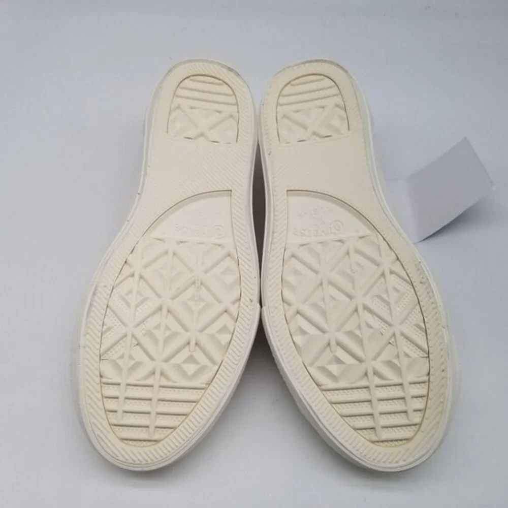 Converse stylish pair