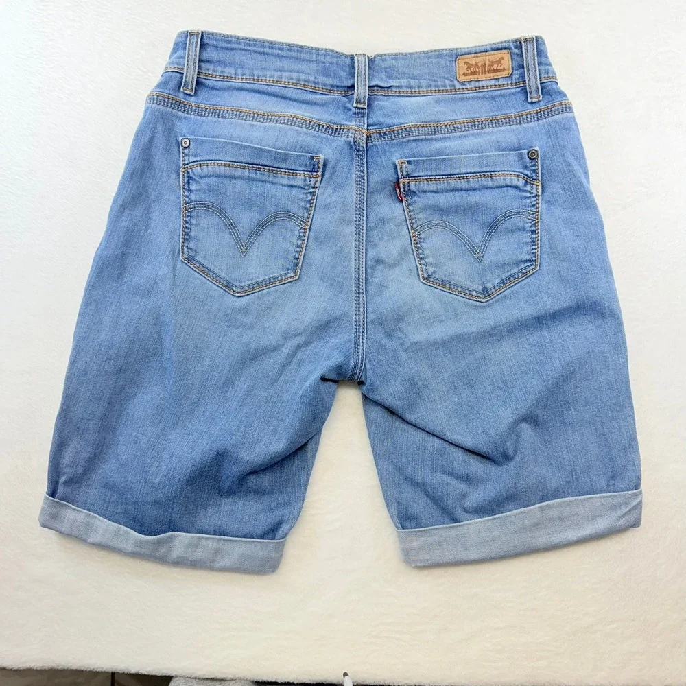 Levis excellent preowned