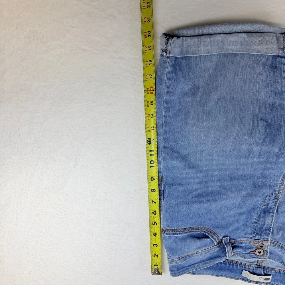 Levis excellent preowned