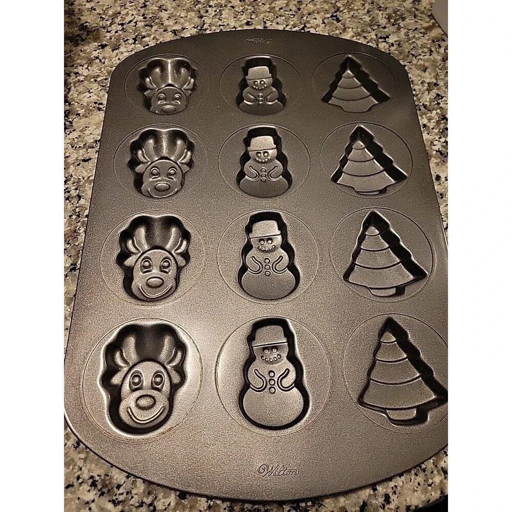Wilton Christmas Cookies Sheet 12 Cavity Snowman, Reindeer, X-mas‎ Tree  Used