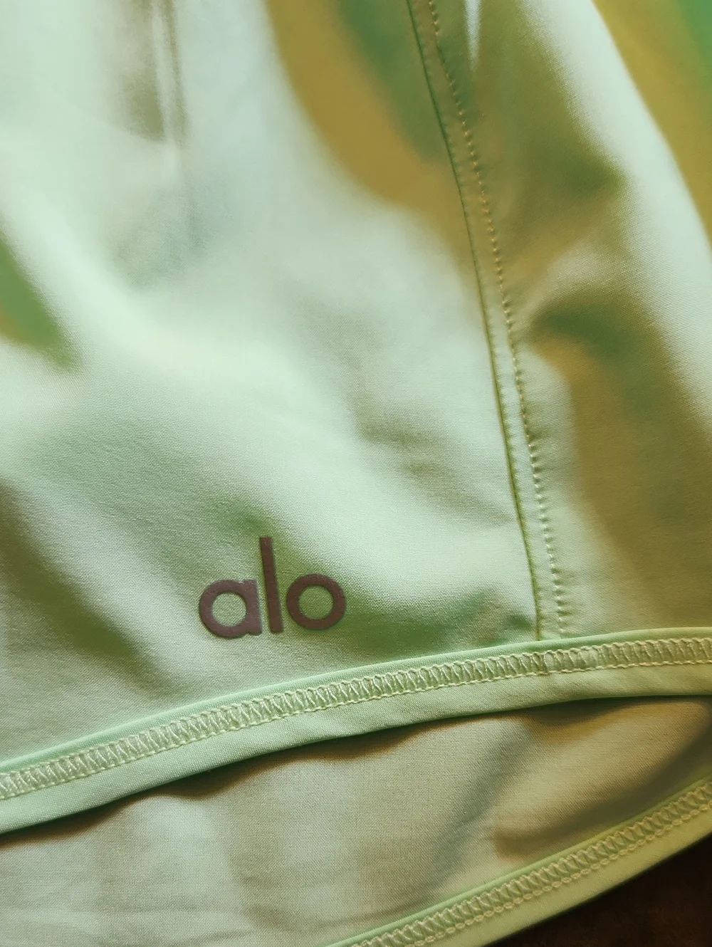 ALO Yoga light green