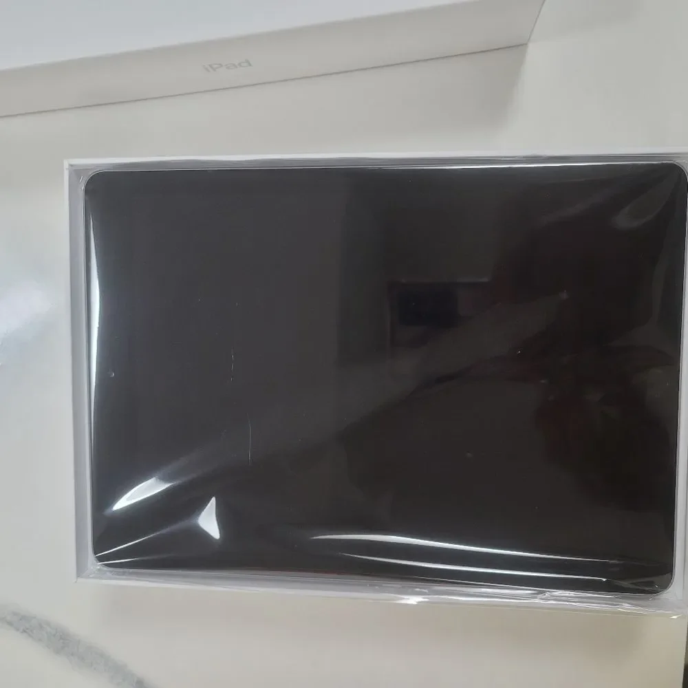 Apple  features display  utilizes