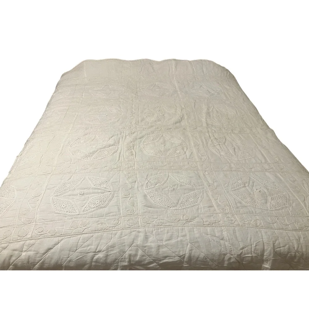 1900s Antique CottageCore Amish white on white BABY CRIB QUILT 81x72 hand stitch