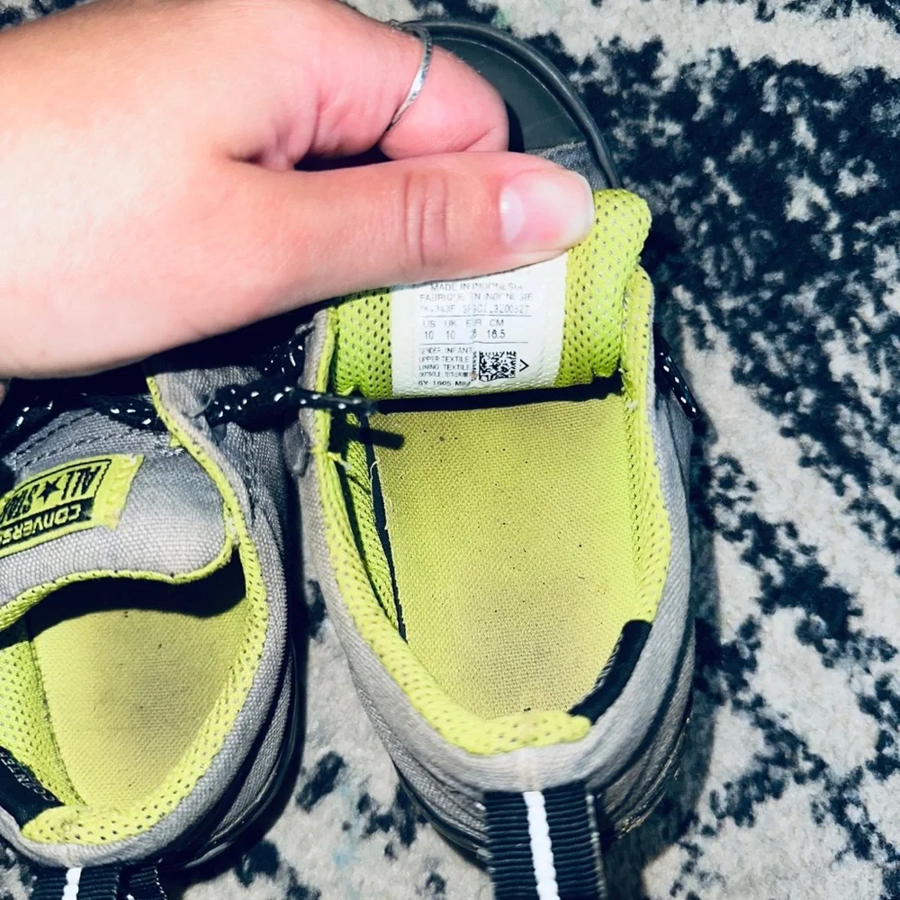 Converse grey lime