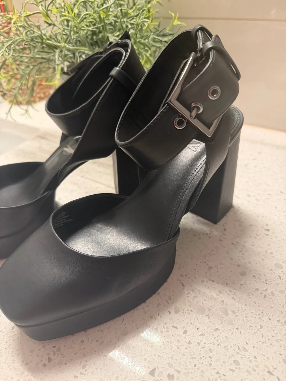 Dkny bold platform