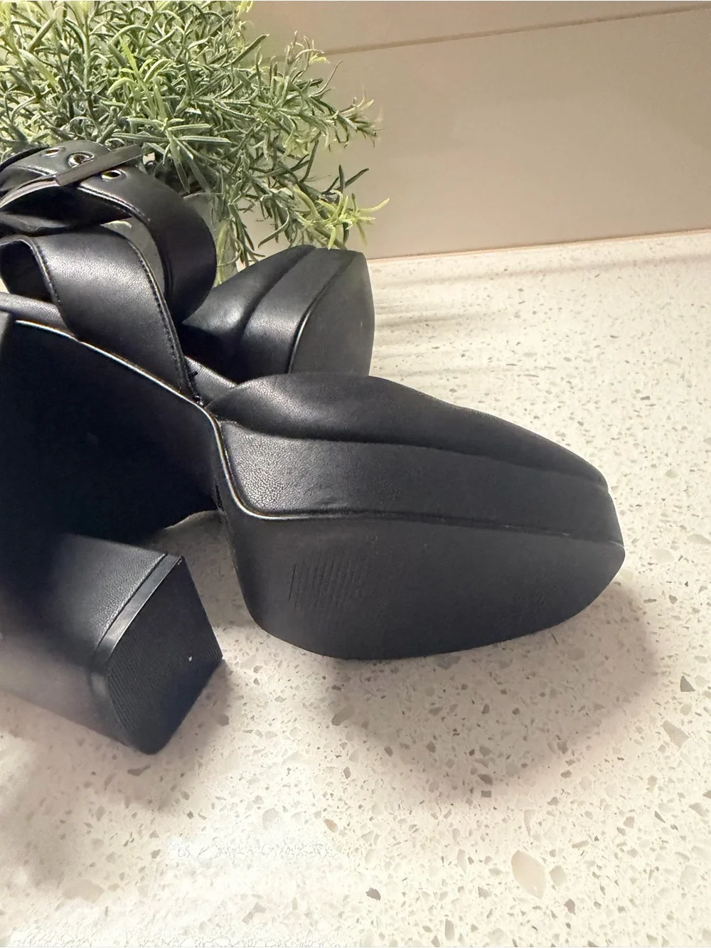 Dkny bold platform
