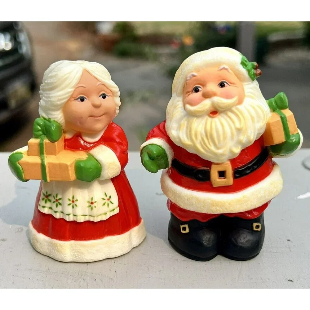 Santa and Mrs Claus Salt and Pepper Shakers‎ 3