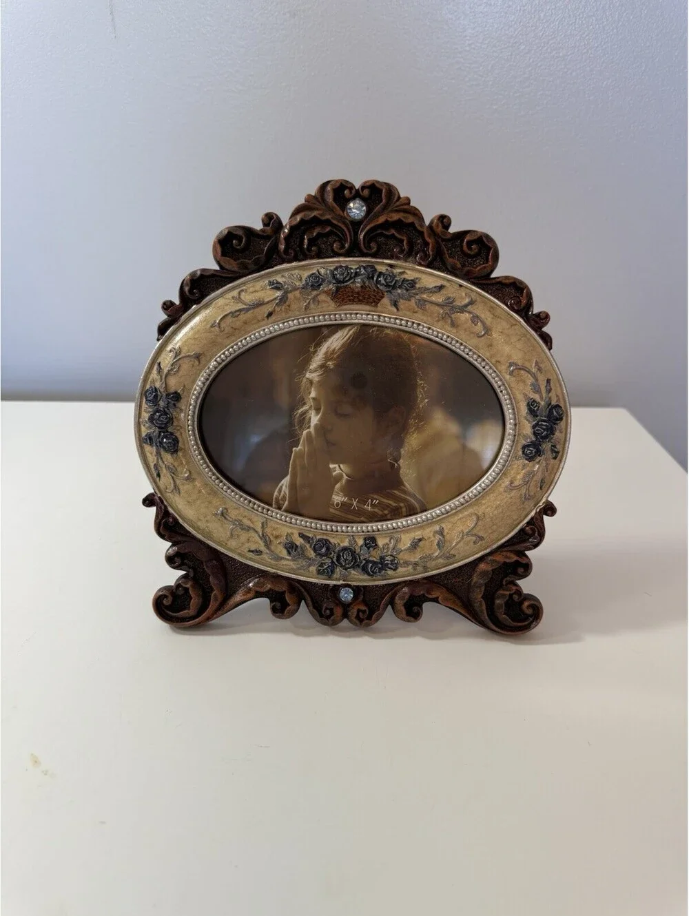 Decorative Art Oval Resin Photo Frame Blue Flowers & Stones 7.87”Lx.67”Wx8.07”H