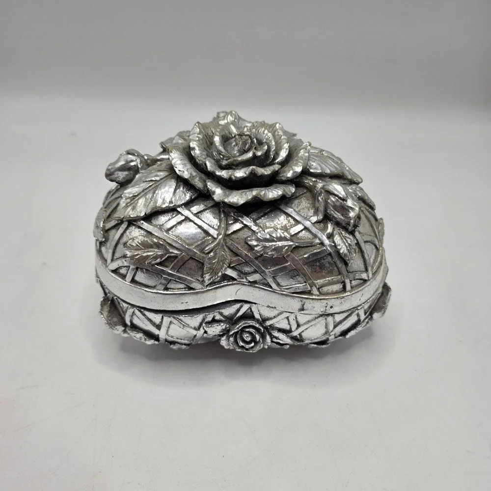 N/A ornate heart