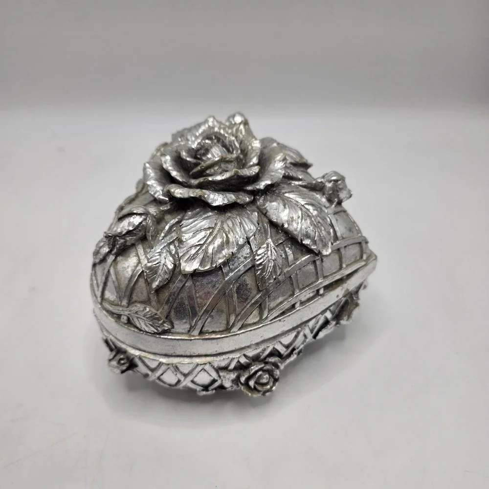 N/A ornate heart
