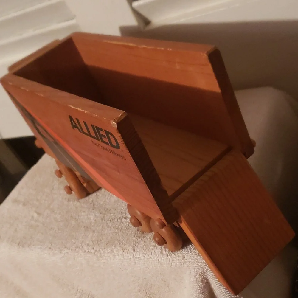 Finehouse Toys wood allied