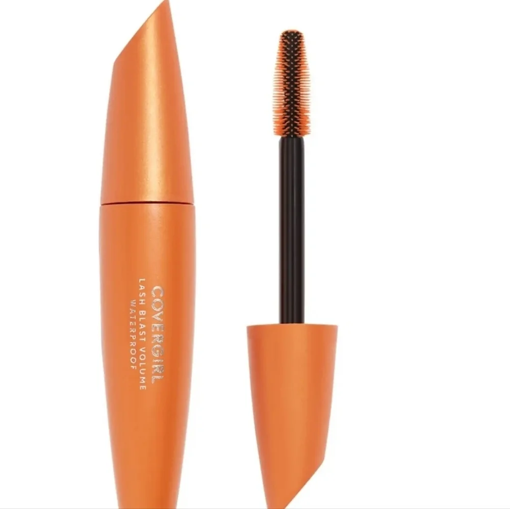 COVERGIRL Lash Blast Volume Mascara - Very Black 825 New
