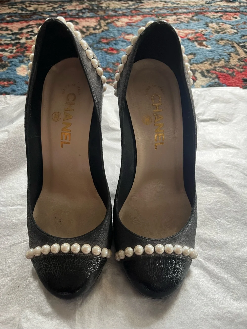 CHANEL elegant black