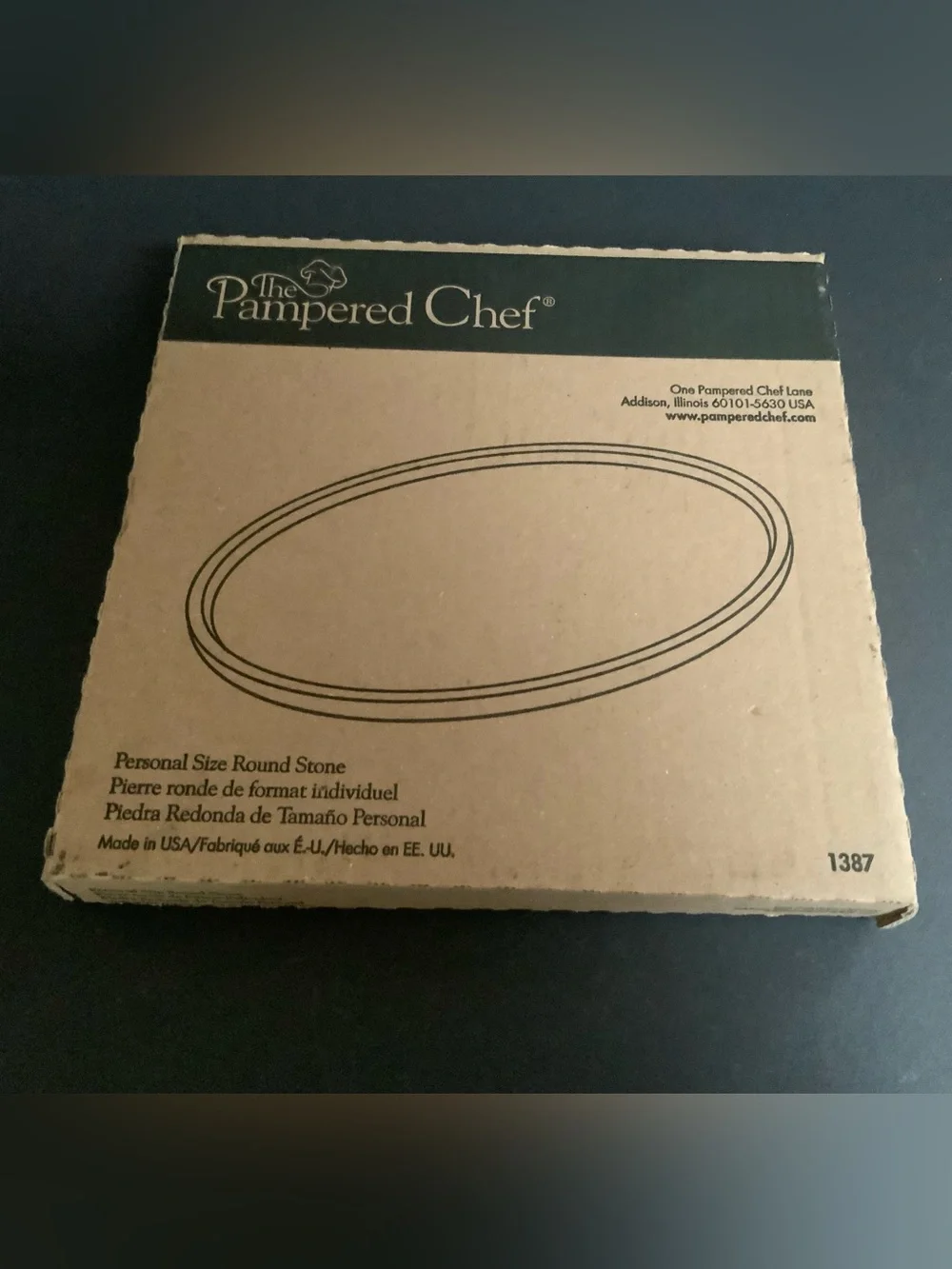 Pampered chef personal size Round baking stone, New w original box