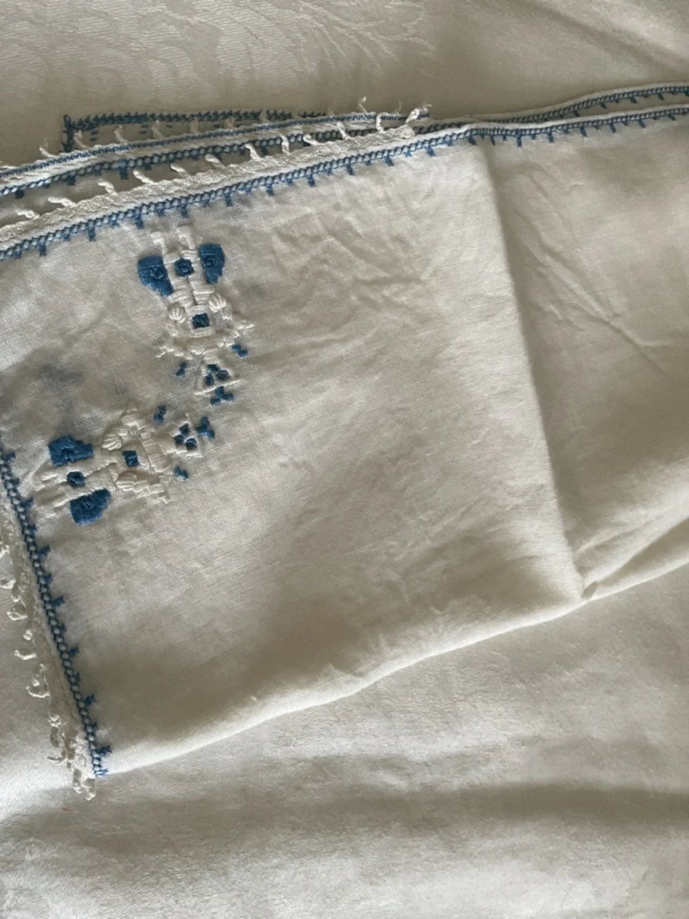 N/A set embroidered