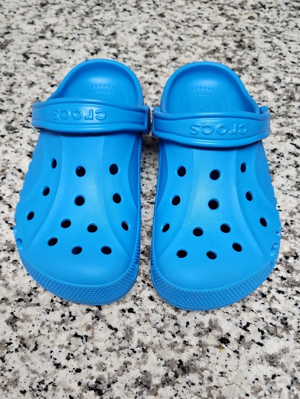 CROCS. BIG KIDS J4, BLUE