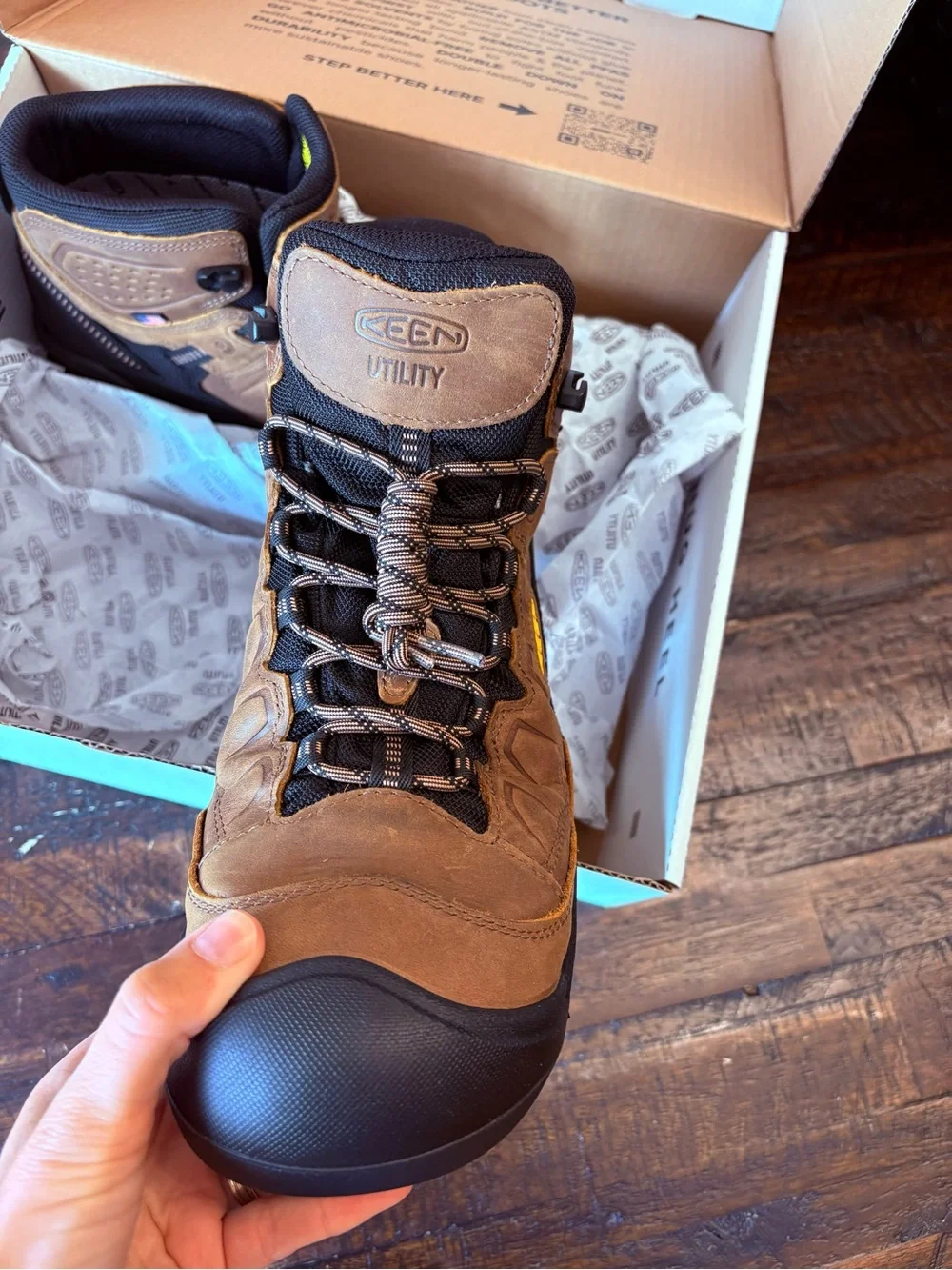 Keen leather by lace