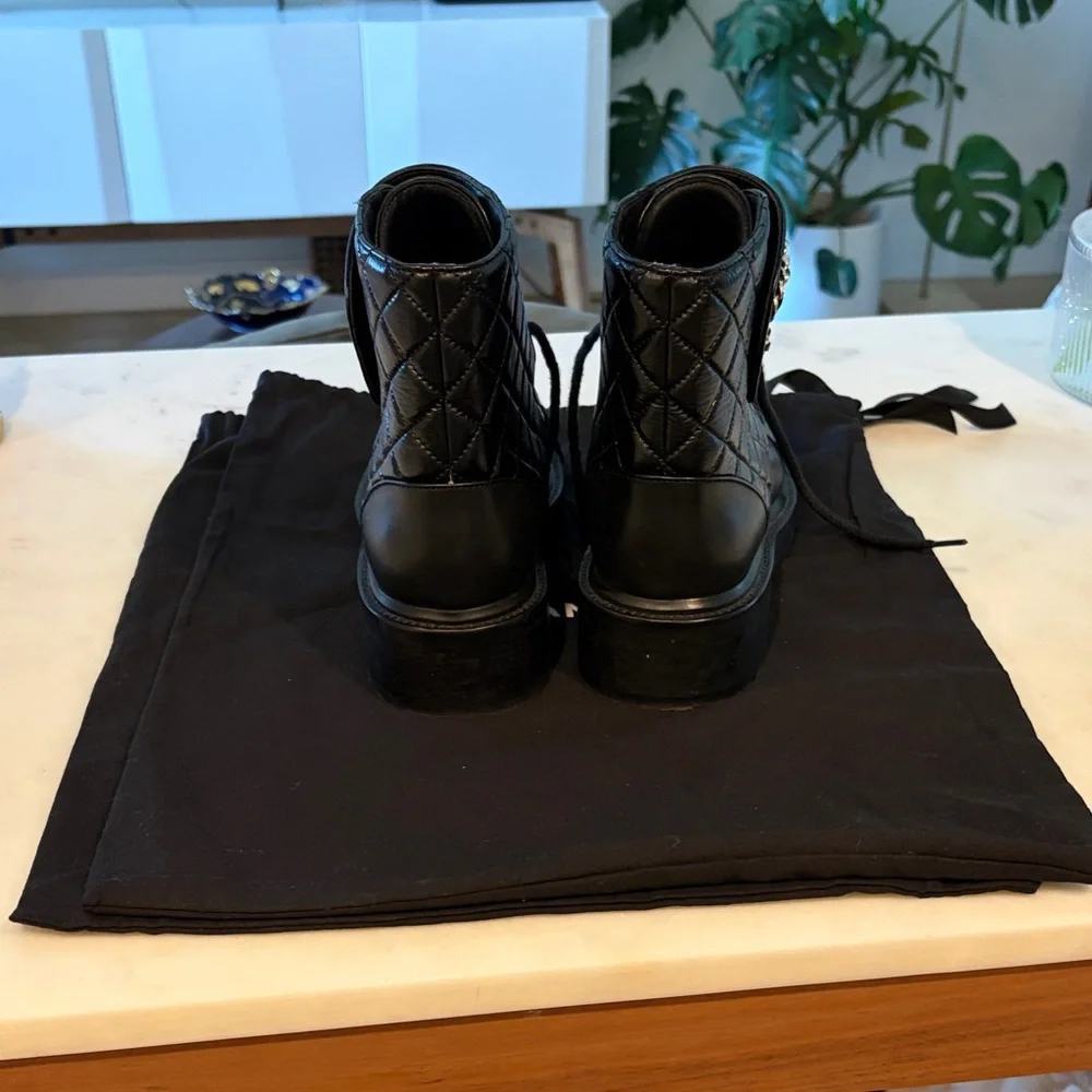 CHANEL 21a combat