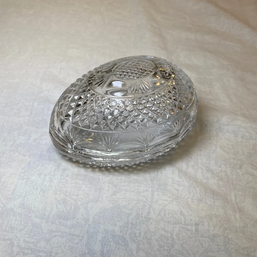 Vintage 1977‎ Avon Fostoria Clear Glass Egg Trinket Box Covered Soap Dish