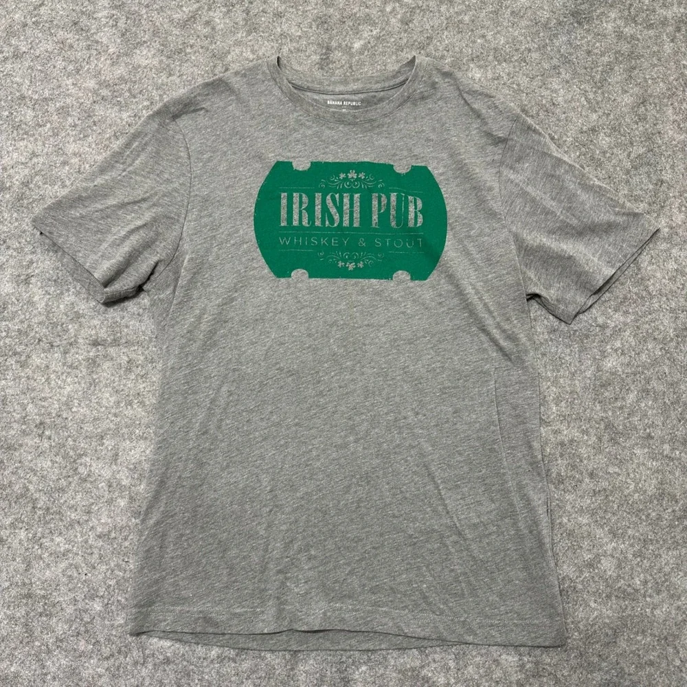 Banana Republic T-Shirt Mens M Gray Irish Pub Whiskey Stout Graphic Short Sleeve