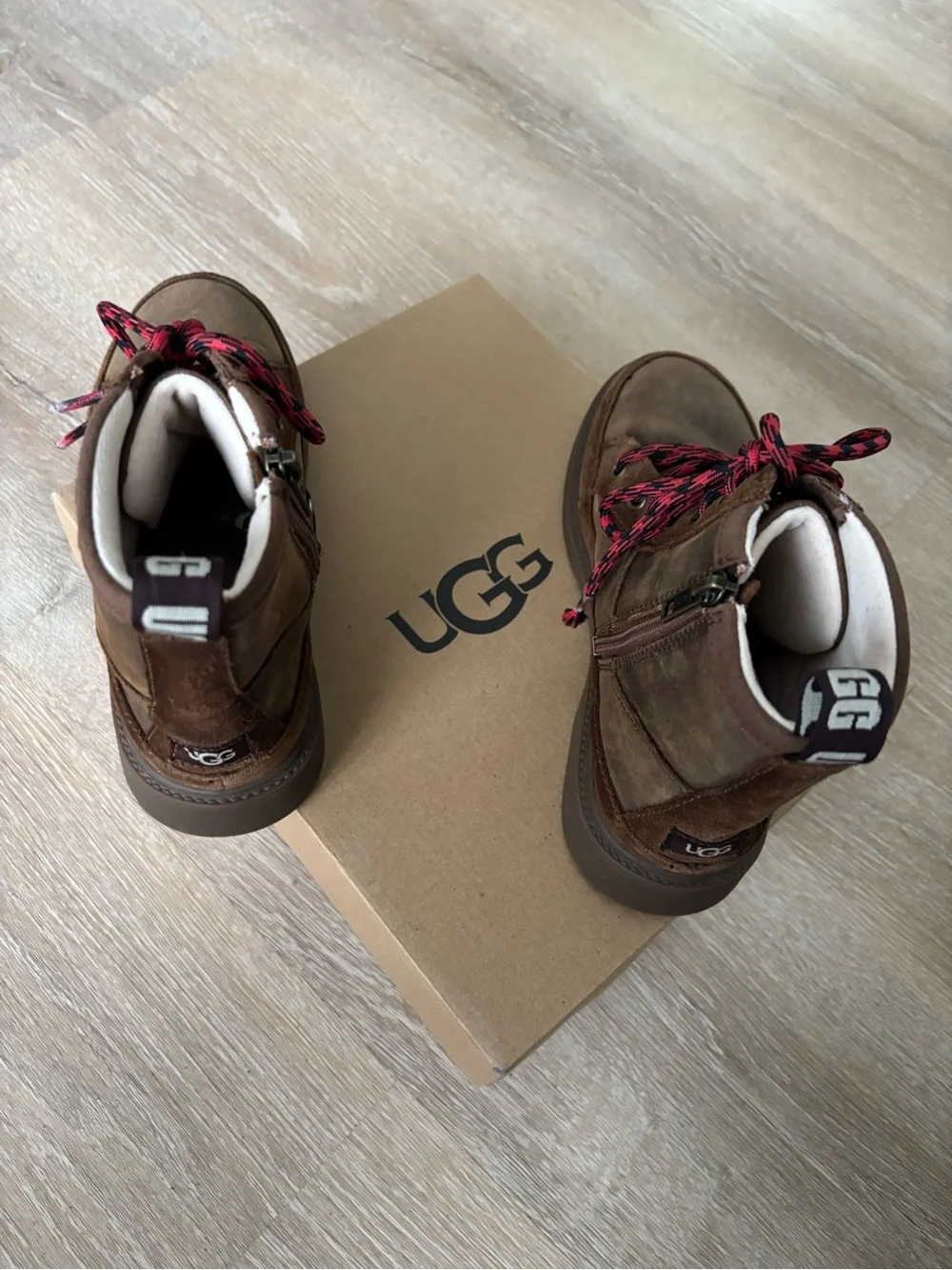 UGG smoke home