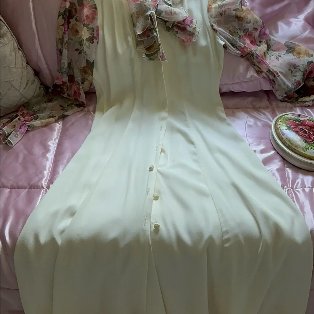 Paris Sport Club elegant ivory