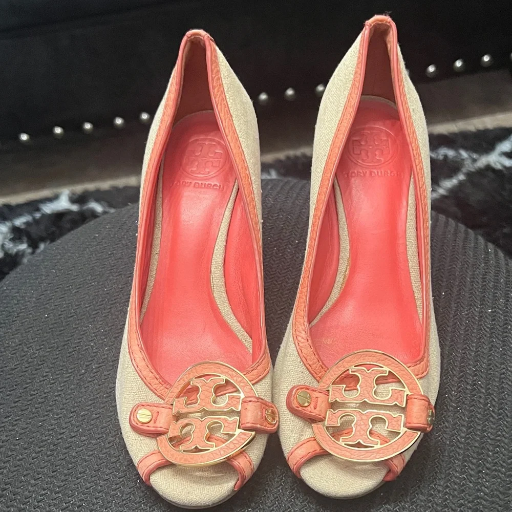 Tory Burch Beige and Coral Logo Peep-Toe Heels