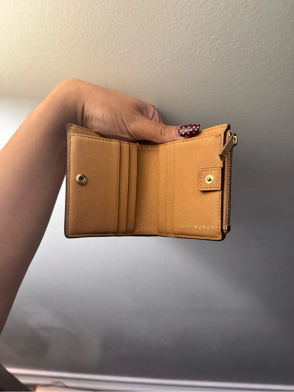 Tory Burch compact tory