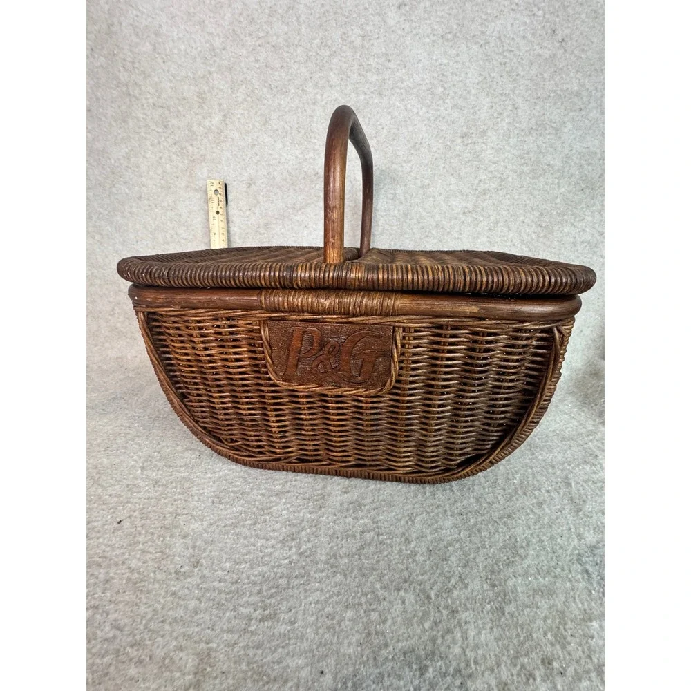 Vintage Wicker Picnic Basket with‎ Lid and Handle P&G Embossed Detail
